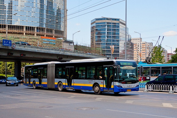 公交车也是很贵的差不多都是豪车的价格