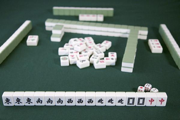 死尸半夜打麻将叫外卖,灵异事件轰动整个香港