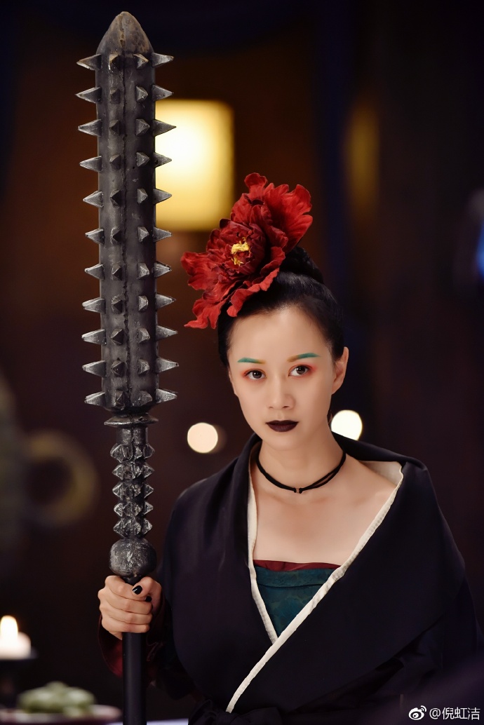 倪虹洁凭借内衣广告火遍全国,如今40岁仍是少