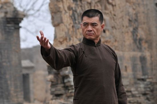 前夫抛弃她娶小娇妻,如今前夫成雷剧专业户,而她成了金牌制作人