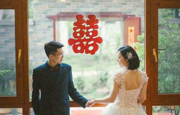 �ܵ�Ȣ�׵��죬�ڻ����Ͽ���Ů���ĸ�ĸ����˲����ը