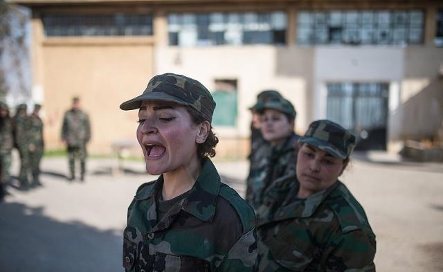 伊拉克战争中,为何美国女兵宁可死在战场也不愿面对队友