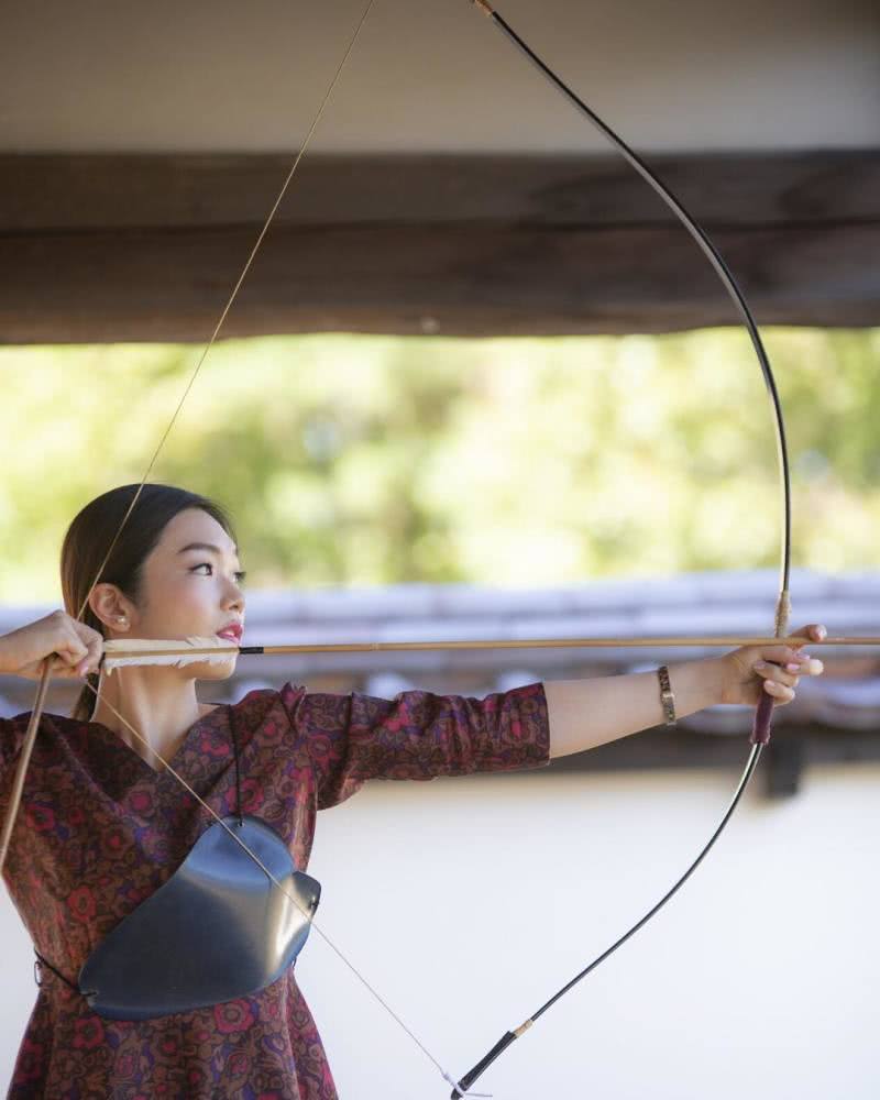 日本大名后裔亮相世界小姐大赛,貌美腰细歌声嘹亮