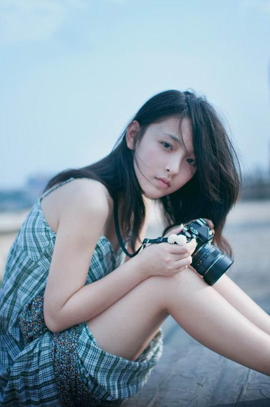 ���ų���ȥ��Ů��ֻ��2�꣬С��������̹¶���£�����¶��ɫ