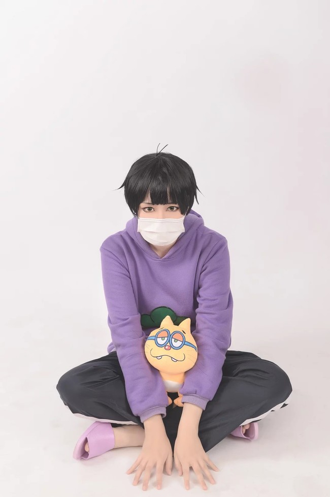 虽然松野一松的眼神不还原,可是死鱼眼谁能cos!