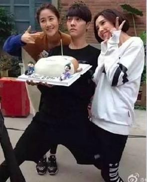 节暴露人品?关晓彤让马思纯哭了,秦岚让助理下