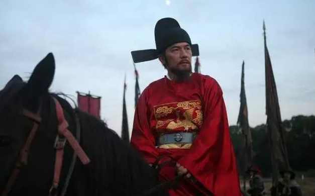 就这样,在战火中幸存的陈新甲大人,终于在崇祯十三年,接替傅宗龙担任