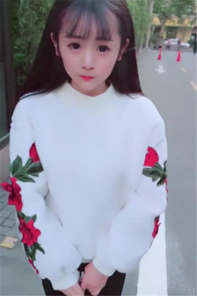 11歲可愛小女生不好好上學卻學大人當網紅