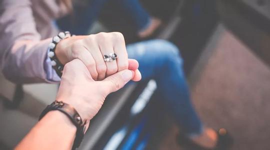 Ů�ӽ���������˵���䲻���Ϲ������ʱ����Ц��������Ϊ����