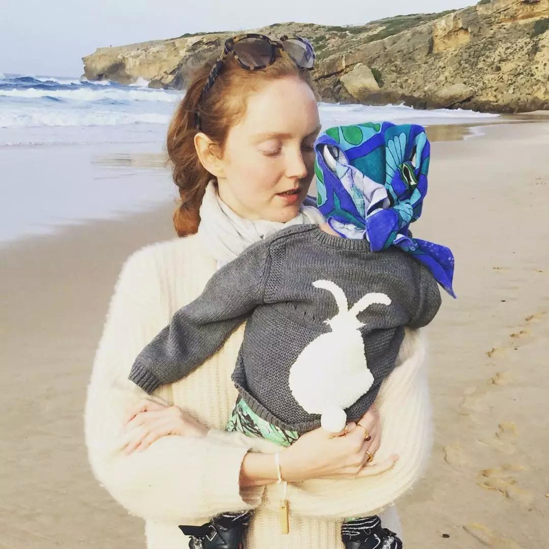 cole 的日常 都看起来像是未婚姑娘 只不过是lily cole 带孩子消耗的