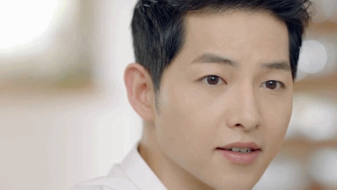 宋仲基宋慧乔巴黎被偶遇挽手逛街太亲密网友狗粮吃的我撑