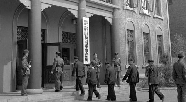 首页> 趣闻> 正文日本侵华士兵绘鸠毅,1913年出生于日本鸟取县.