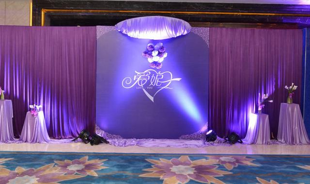 �������ǰ���ٻ飬����Ȧ�￴�������Ļ�ɴ�գ��Һ��Ī��