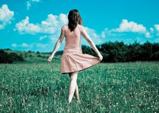 �ܵ�Ȣ�׵��죬�ڻ����Ͽ���Ů���ĸ�ĸ����˲����ը