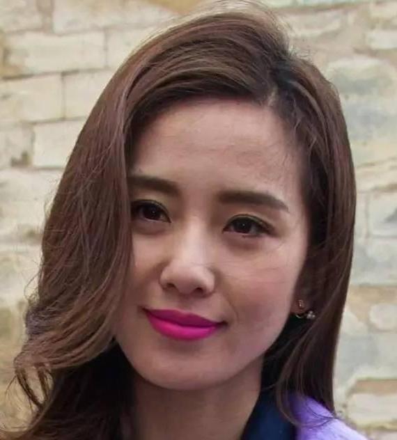 外国媒体都不喜欢给明星修图,只有李宇春刘诗