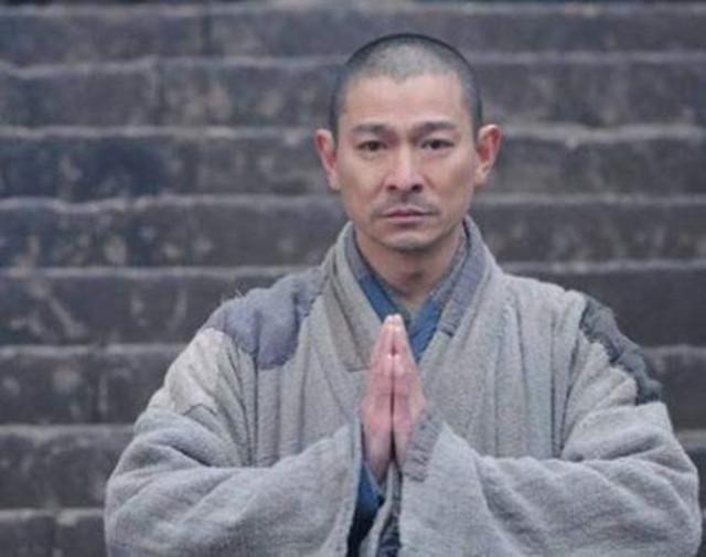 此人杀红了眼,对和尚说:你吃一片肉,否则屠城,和尚说了十个字