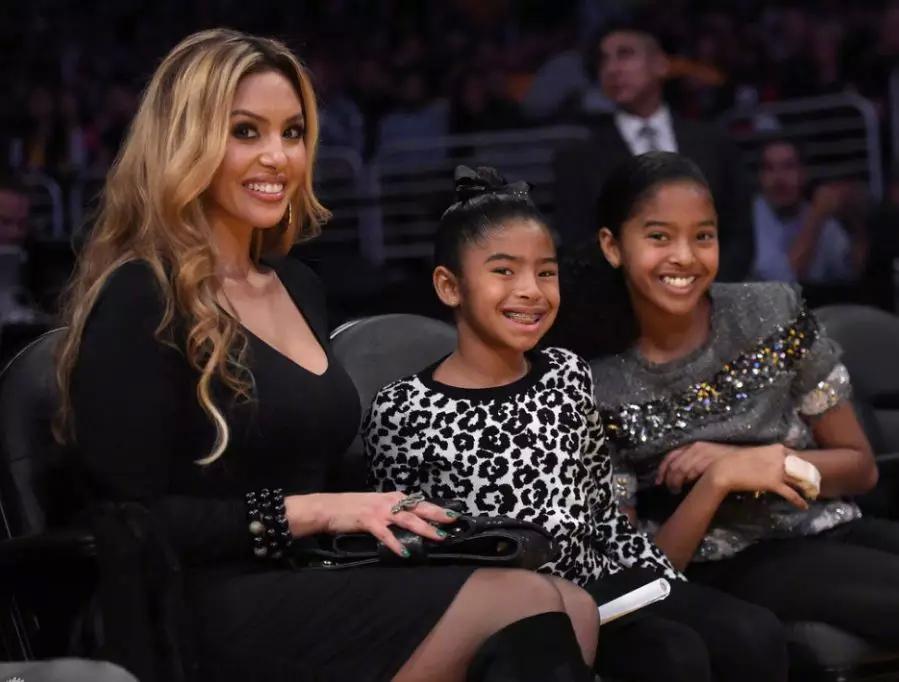 瓦妮莎多旺夫呢? 科比退役2年就到手了奥斯卡