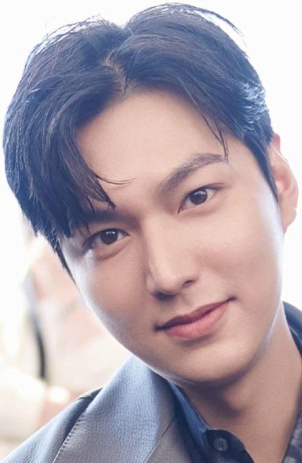 巴黎时装周遇LV太子妃夫妇,彭于晏发际线后移