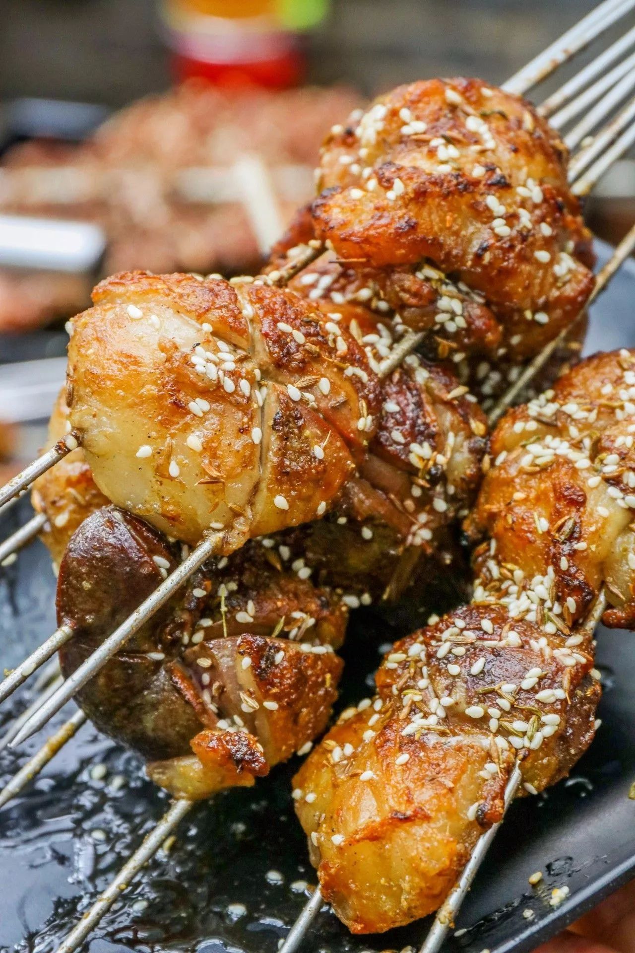 肥油包裹着羊腰,一口咬下,油汁唤醒了每一个味蕾,爱吃羊腰的宝宝们