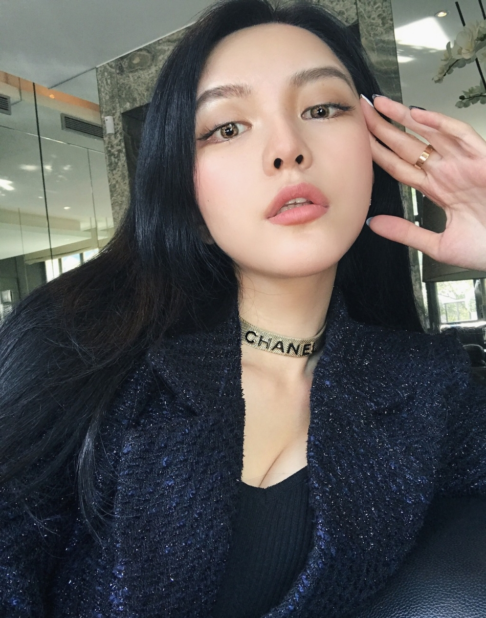 罗志祥女友晒自拍被指整容 大方回应:现在美就好