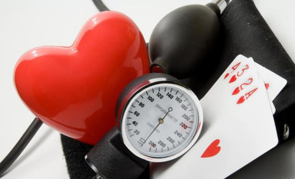 年轻人高压160,低压100,需要吃药控制血压吗?