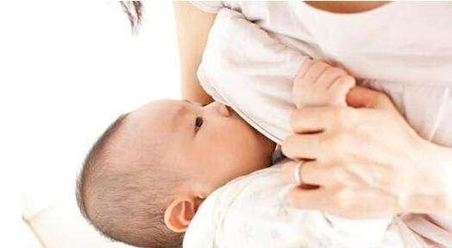 宝宝拉什么样的便便才正常?母乳喂养和奶粉喂