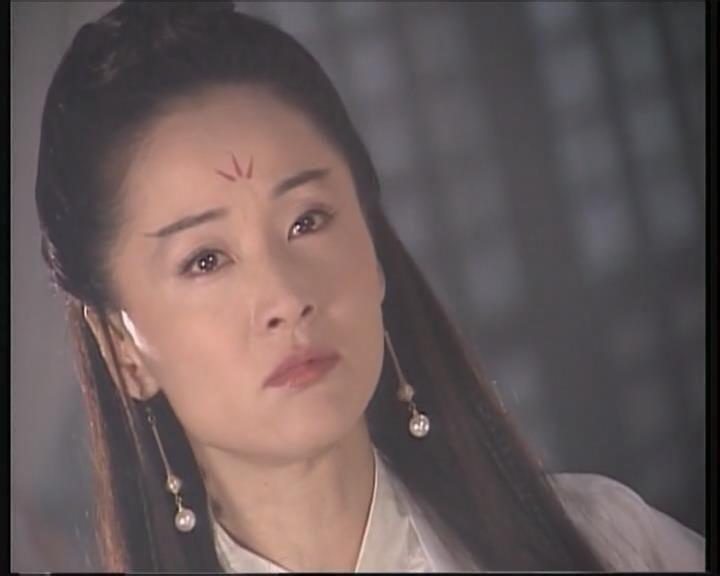 她是《绝代双骄》里美艳的邀月公主,至今未嫁还整容!