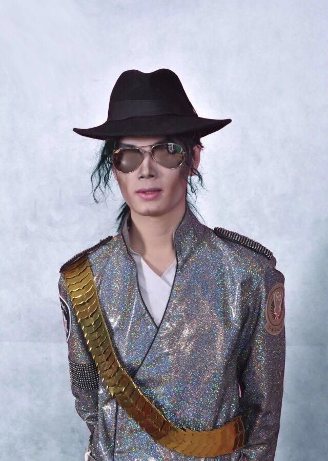 中国最像迈克尔-杰克逊的人 靠模仿月入百万