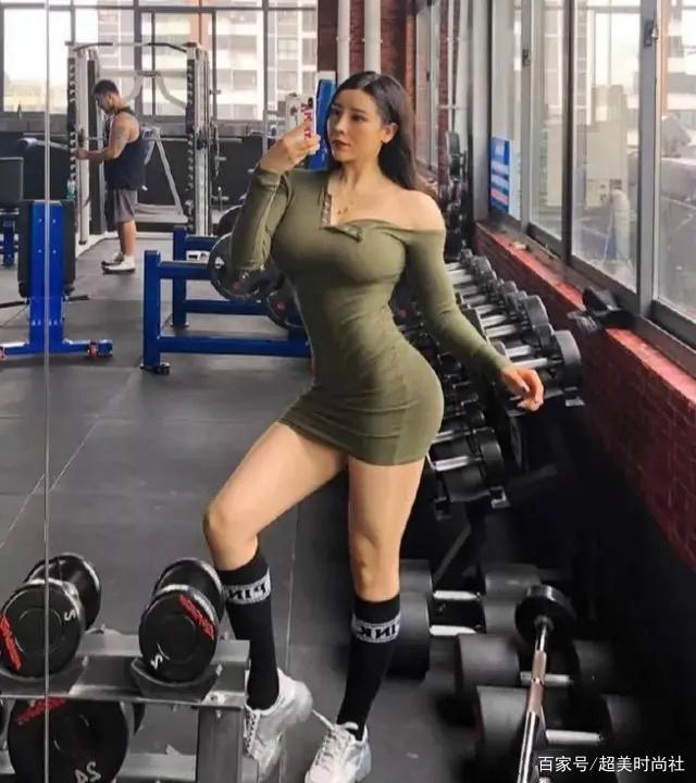 又一中国卡戴珊她曾是世界旅游小姐冠军如今腰臀比异常夸张