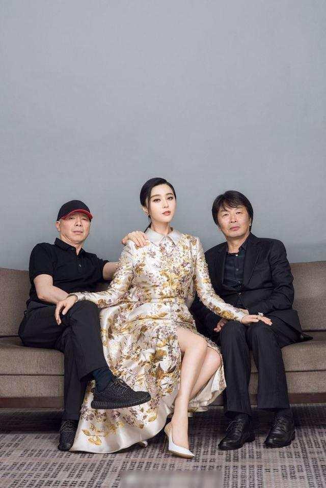 范冰冰连呼人生完美,与冯小刚合照网友:刚求婚就这样,不太好吧